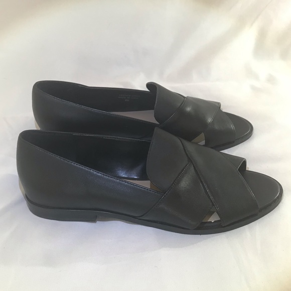 Pure Navy (Saks Fifth Avenue) Peep Toe Criss Cross Strap - Picture 2 of 6